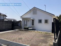 駐車場　並列2台。前面道路6ｍ　駐車場との高低差なしでお車の出し入れも楽々です