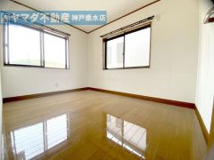 洋室6帖 南向き。陽当り良好