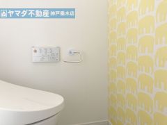 【トイレの壁紙】 フィンランドのブランド「フィンレイソン」の“エレファンティ”というシリーズのものを使用しています。