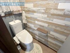 1F　トイレ（TOTO製） ・お手入れがラクな「フチなし」、超節水型、洗浄音の静かなタイプ