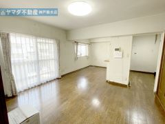・LDK12帖 ・南向きバルコニーに面した明るいリビング・ダイニング。