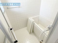 ・窓がある浴室は、換気ができ、湿気やカビ防止に効果的で、自然光も取り入れられます。