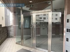 エントランス　オートロック付きのエントランス。防犯面も安心です。