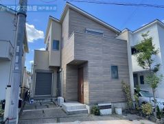 外観　4LDK・南東向き・2017年9月築の中古建て 閑静な住宅街です。