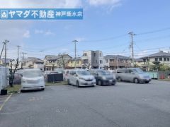 駐車場　月額10,000円～15,000円