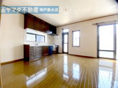 1F　LDK約15帖 キッチンには勝手口あり