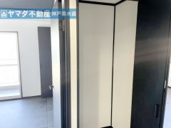 廊下の収納スペース
